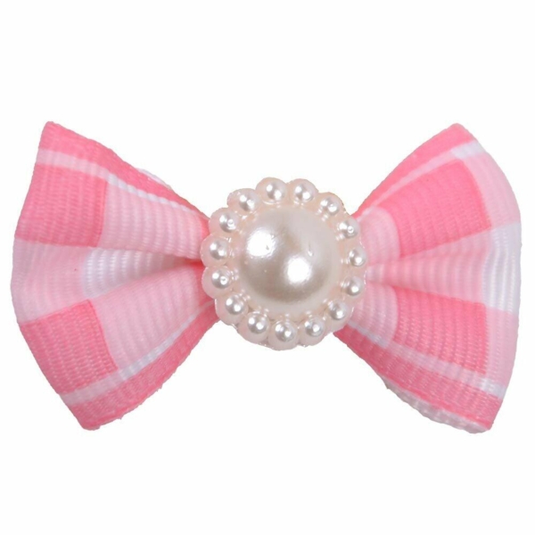 Lyserød butterfly med sten